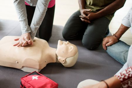 Capacitación en Primeros Socorros y RCP en instituciones socioeducativas-Destacada
